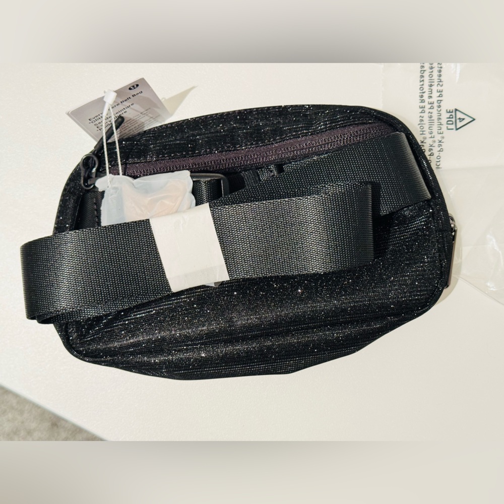 Lululemon Everywhere Belt Bag - Picture 8 of 14
